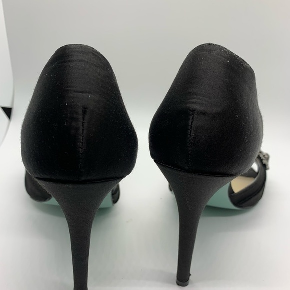 Betsey Johnson SB-Gown Black Satin Heels size 8.5M​​​​​​​​​​​​​​​​​​​​​​​​​ - Picture 5 of 10